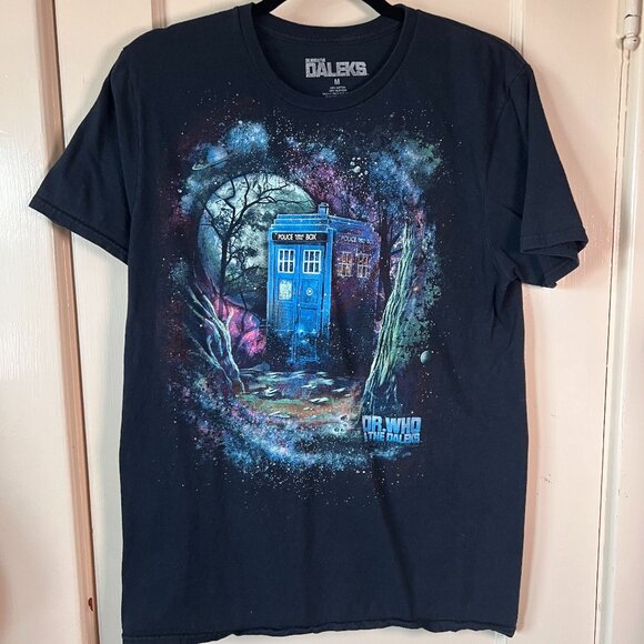 Dr Who & The Daleks Graphic Black Short Sleeve Tee Size M 2017 Unisex Police Box - Picture 1 of 5